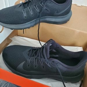 New Nike Quest Men's running shoes